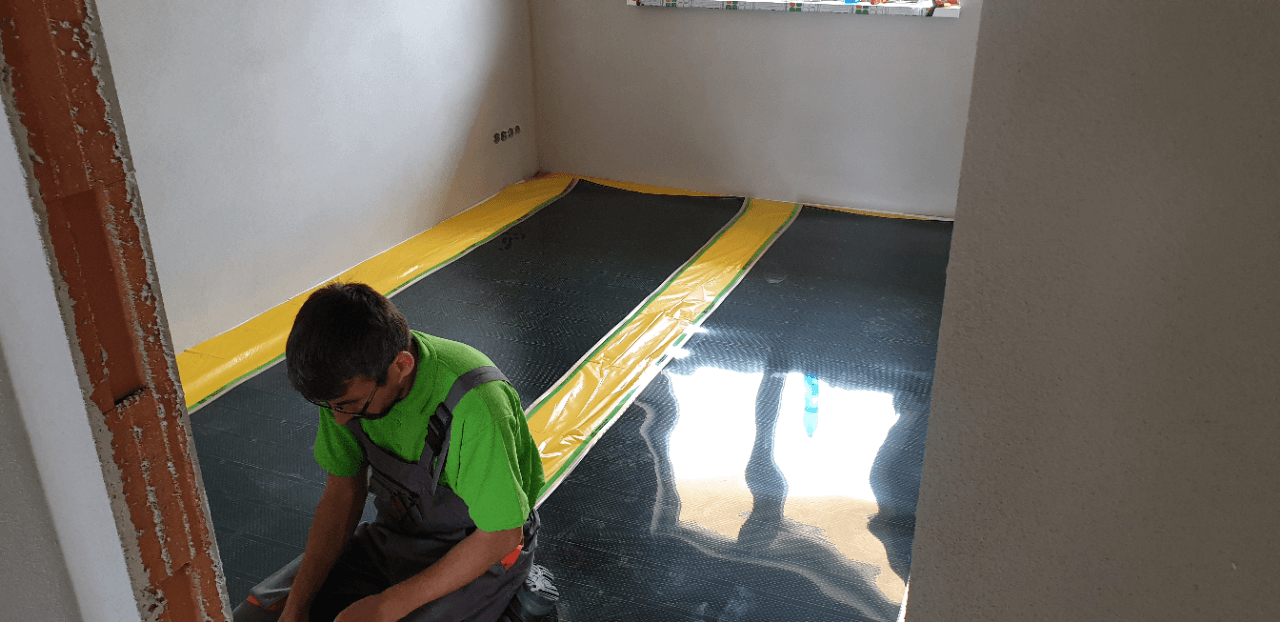 Podlahové vytápění developerského projektu pomocí topné fólie